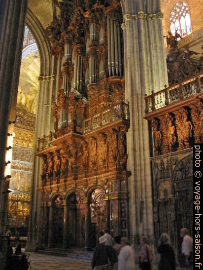 Une des orgues de la cathédrale de Séville. Photo © André M. Winter