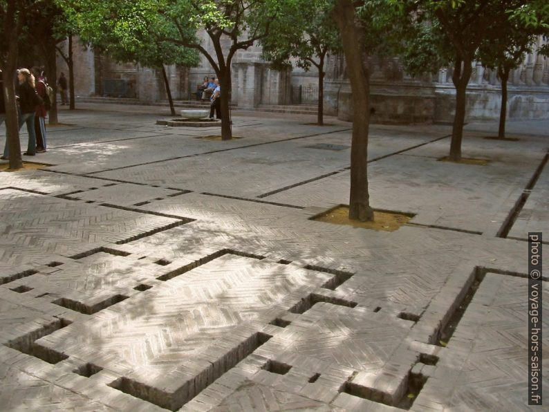 Patio de los Naranjos. Photo © Alex Medwedeff