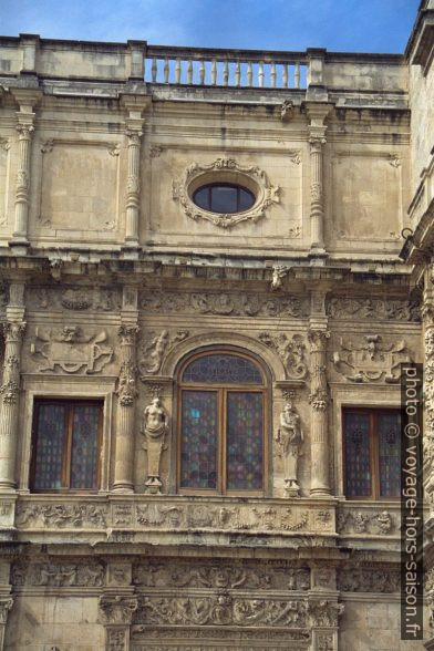 Détail de l'hôtel de ville de Séville. Photo © Alex Medwedeff