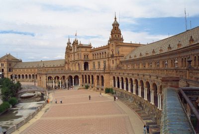 Plaza de España. Photo © Alex Medwedeff