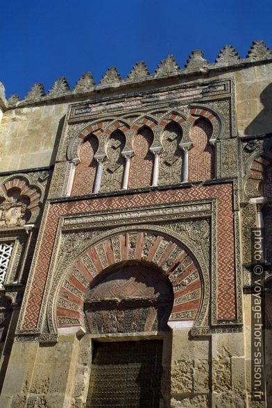 Porte extérieure de la Mezquita. Photo © Alex Medwedeff