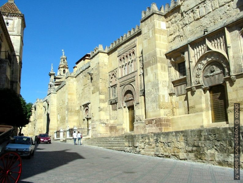 Une porte arabe et une porte gothisée de la Mezquita. Photo © André M. Winter