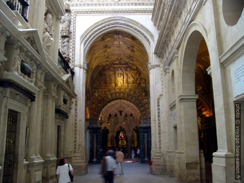 Nef de la cathédrale dans la mosquée de Córdoba. Photo © André M. Winter