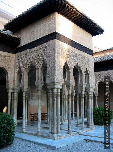 Portique du Patio des Lions. Photo © André M. Winter