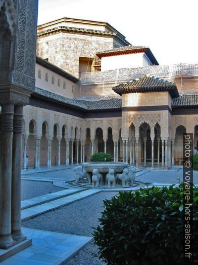 Patio de los Leones. Photo © André M. Winter