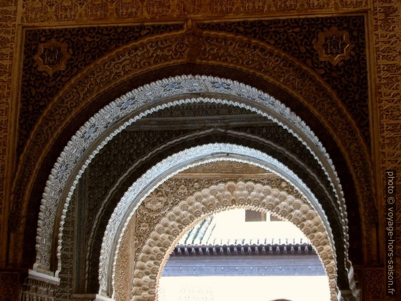 Arcs d'un passage du Patio de los Leones. Photo © André M. Winter