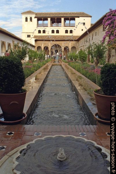 Patio de la Acequia dans le Palacio del Generalife. Photo © Alex Medwedeff