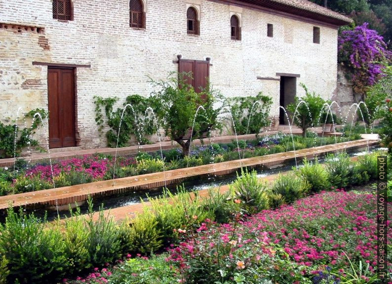 Bassin d'eau du Patio de la Acequia. Photo © André M. Winter