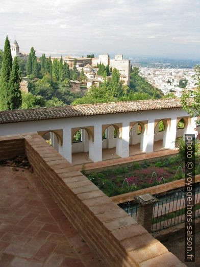 Patio de la Acequia et l'Alhambra. Photo © André M. Winter