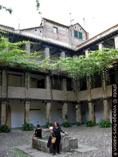 Cour du Corral del Carbón. Photo © André M. Winter