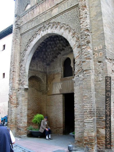 Entrée du Corral del Carbón. Photo © André M. Winter