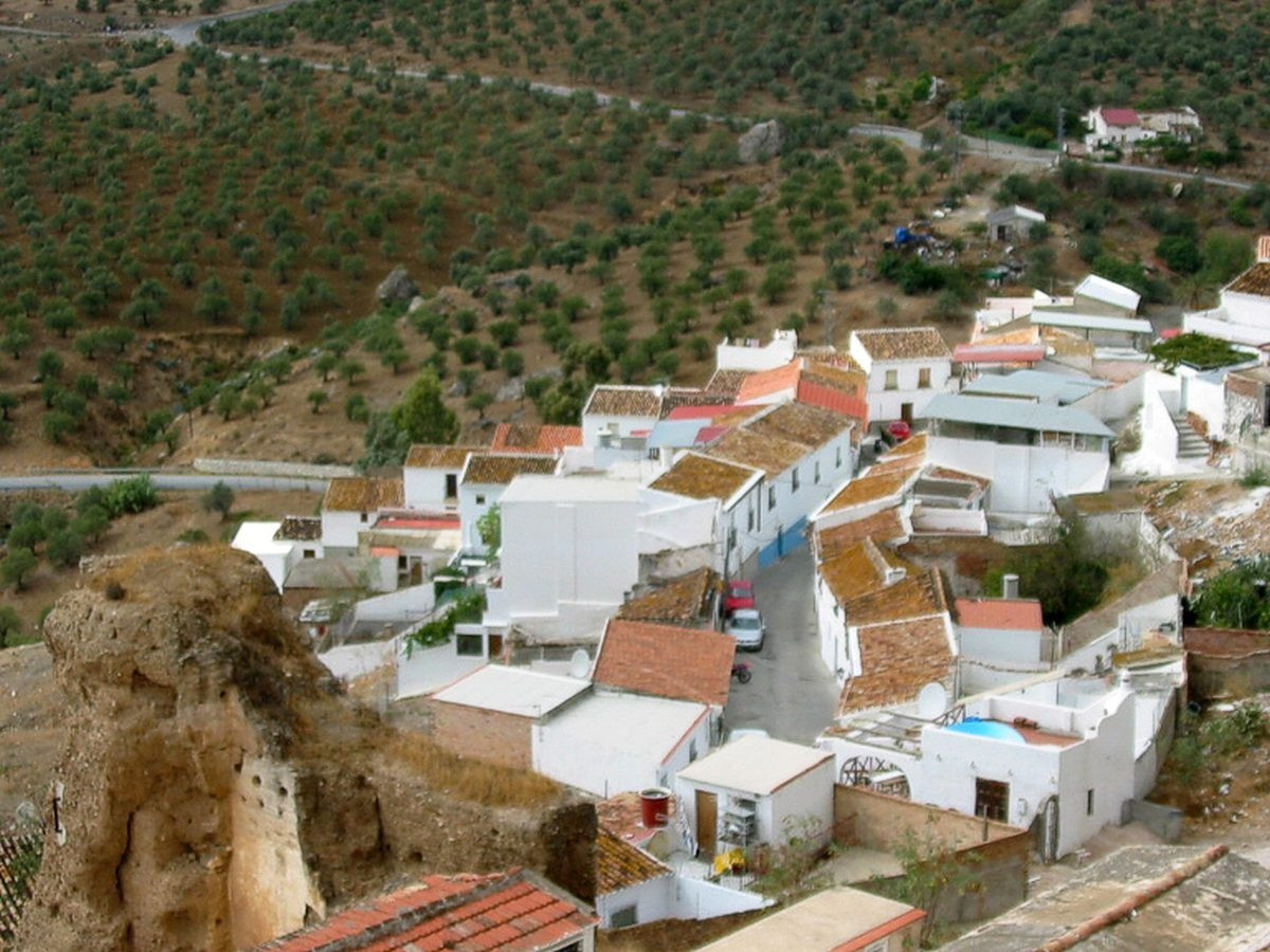 Calle Ancha de Álora. Photo © André M. Winter