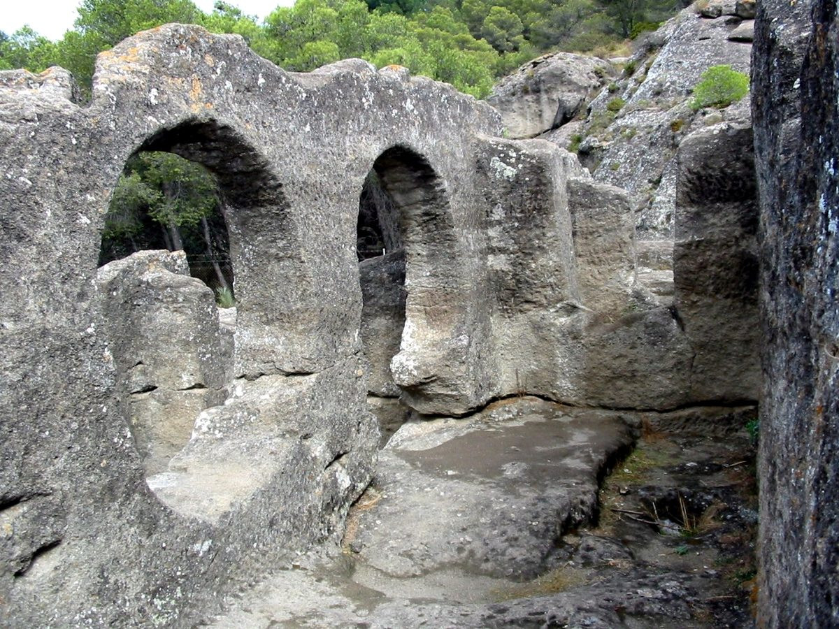 Nef latérale de l'église de Bobastro. Photo © André M. Winter