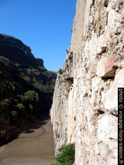 Le Caminito del Rey détruit au sud du Desfiladero de los Gaitanes. Photo © André M. Winter