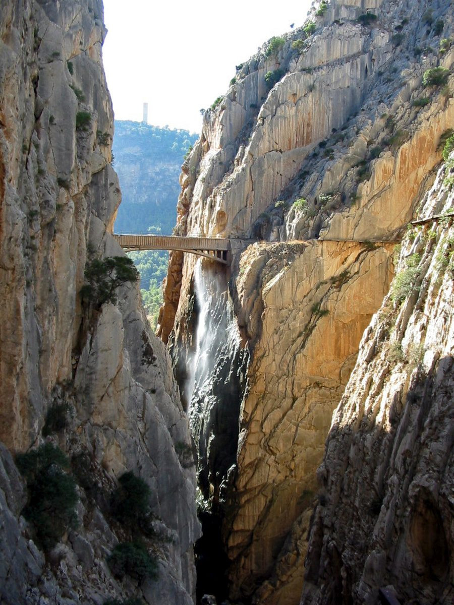 La Garganta del Chorro et le pont de la conduite forcée . Photo © André M. Winter
