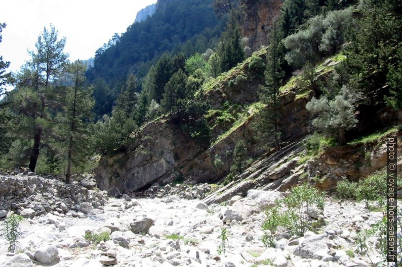 Rivière en bordure du village de Samaria. Photo © André M. Winter