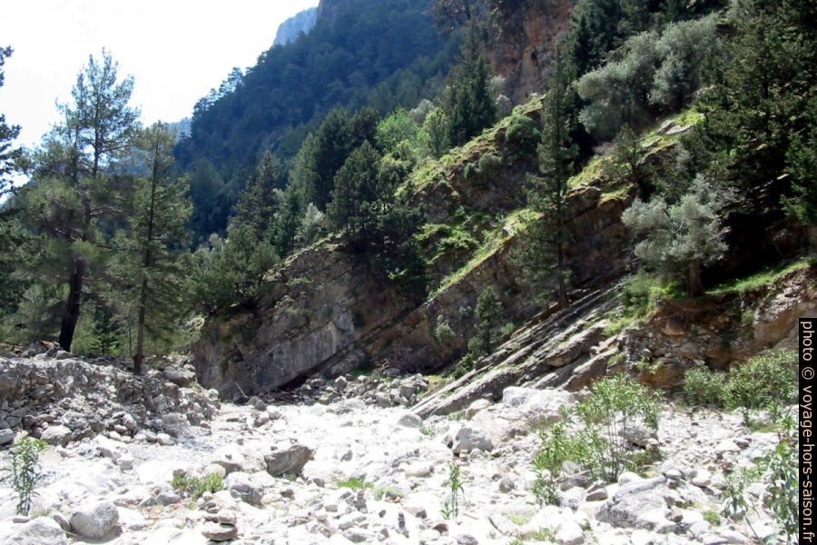 Rivière en bordure du village de Samaria. Photo © André M. Winter