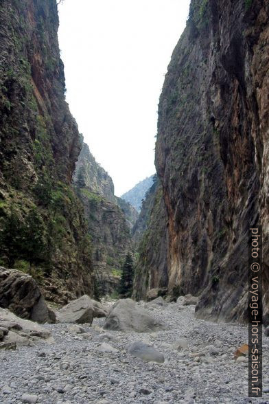 Le seul passage sans chemin dans les Gorges de Samaria. Photo © André M. Winter