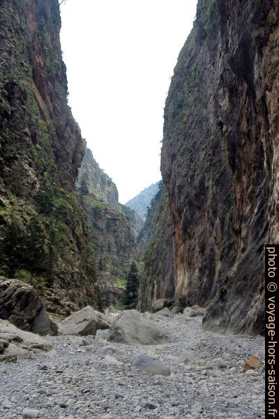 Le seul passage sans chemin dans les Gorges de Samaria. Photo © André M. Winter