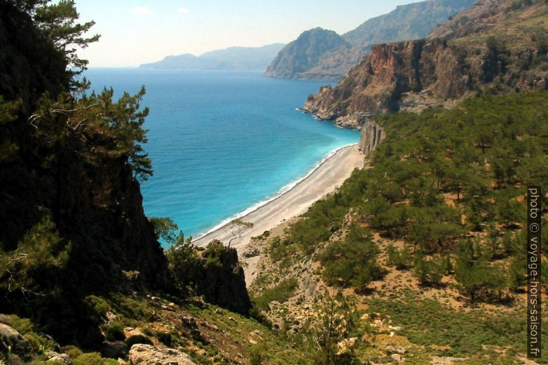 Vue vers la Plage de Domata. Photo © André M. Winter