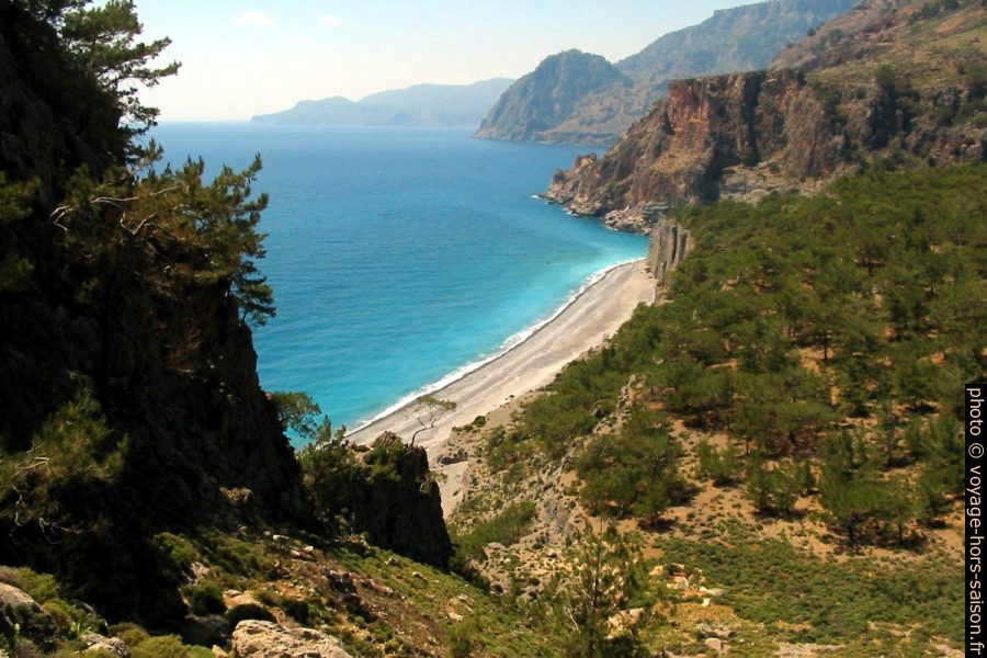 Vue vers la Plage de Domata. Photo © André M. Winter