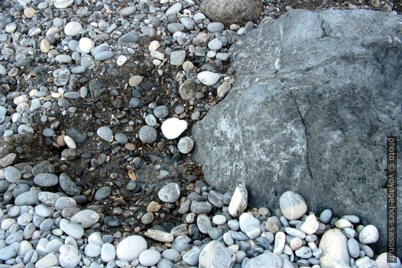 Trou d'eau douce sur la Plage de Sentoni. Photo © André M. Winter