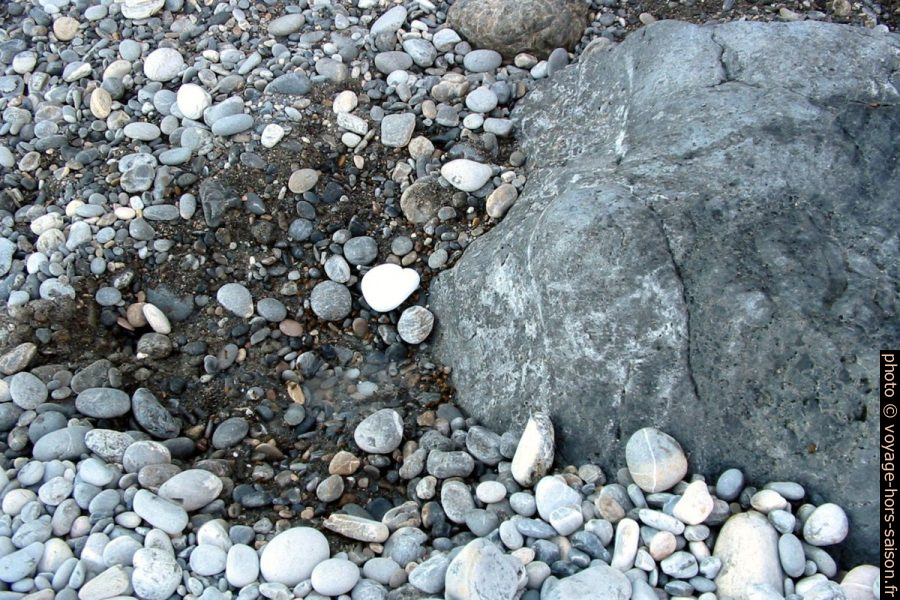 Trou d'eau douce sur la Plage de Sentoni. Photo © André M. Winter