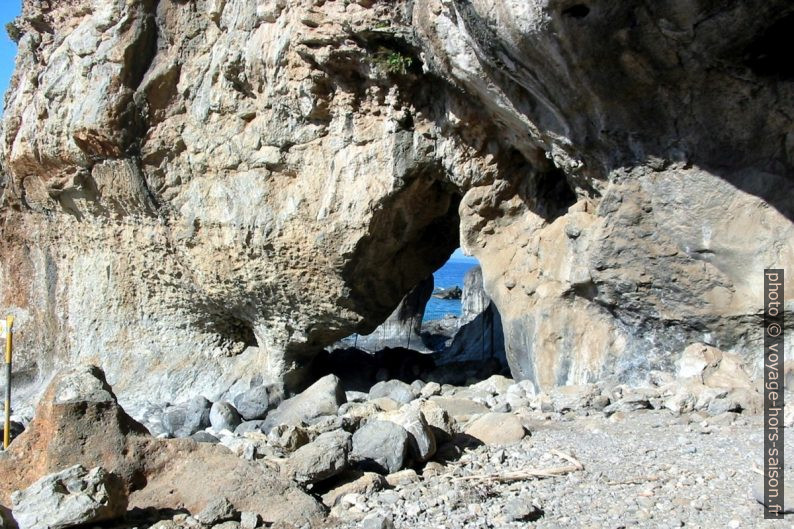 Arche naturelle aux Gorges de Tripiti. Photo © André M. Winter