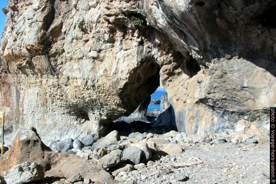 Arche naturelle aux Gorges de Tripiti. Photo © André M. Winter