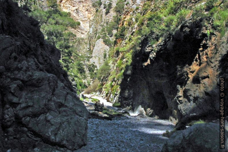 Passage étroit dans les Gorges de Tripiti. Photo © André M. Winter