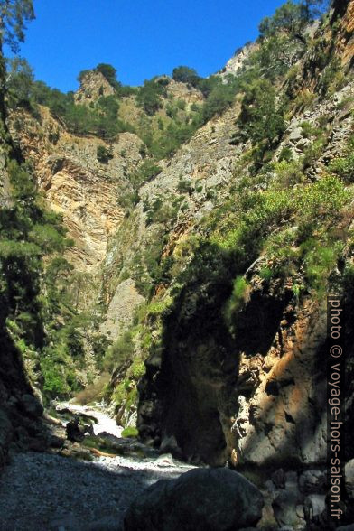 Premier passage étroit dans les Gorges de Tripiti. Photo © André M. Winter