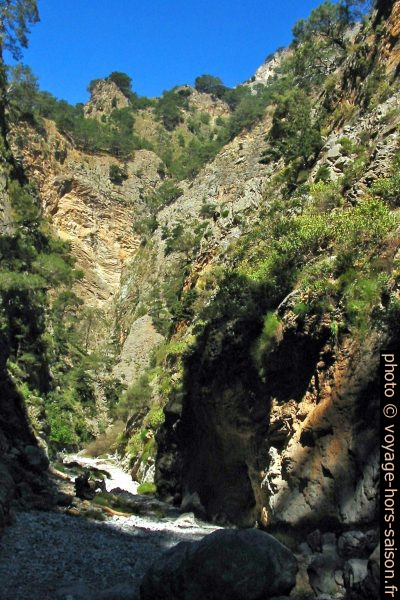 Premier passage étroit dans les Gorges de Tripiti. Photo © André M. Winter