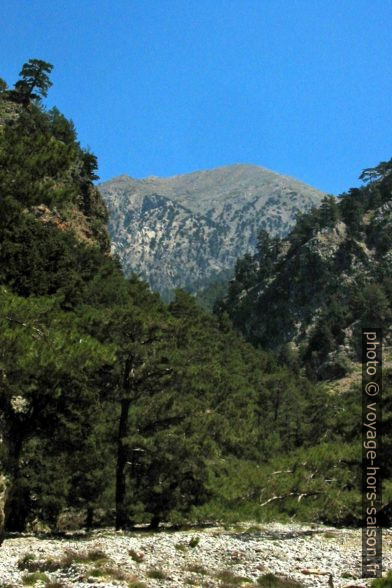 Vue des Gorges de Tripiti-Schlucht vers la Montagne Gingilos. Photo © André M. Winter