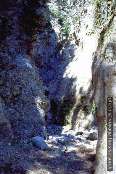 Canyon étroit des Gorges de Tripiti. Photo © Alex Medwedeff
