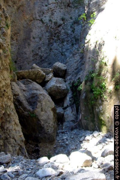 Embâcle dans le canyon resserré des Gorges de Tripiti. Photo © André M. Winter
