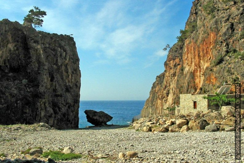 Débouché des Gorges de Tripiti dans la Mer de Libye. Photo © André M. Winter