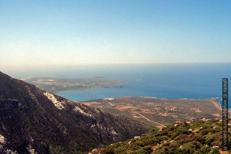 Vue vers la presqu'île Moni Chrysoskalitissas. Photo © André M. Winter