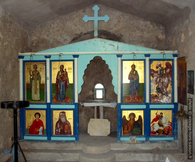 Mur d'icônes de la Chapelle de Koundourakis sur la presqu'île d'Elafonisi. Photo © André M. Winter