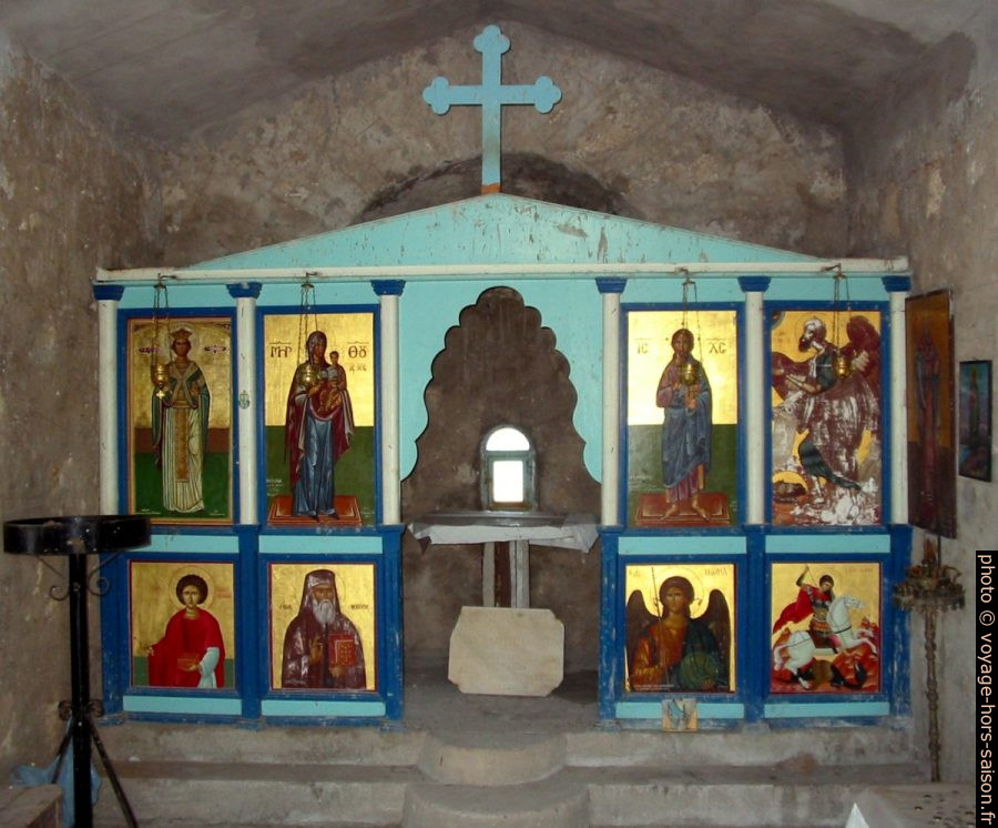 Mur d'icônes de la Chapelle de Koundourakis sur la presqu'île d'Elafonisi. Photo © André M. Winter