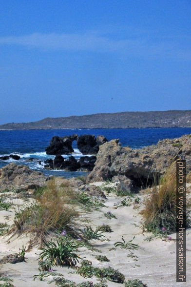 Rochers volcaniques sur la presqu'île d'Elafonisi. Photo © André M. Winter