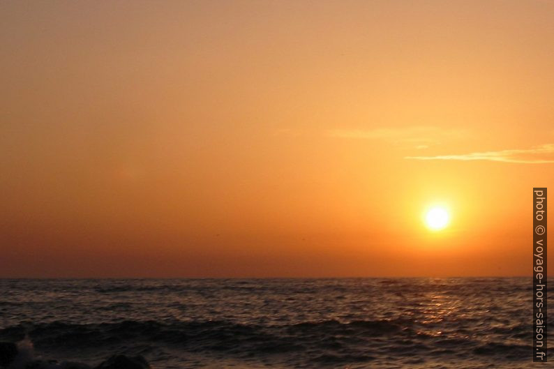 Coucher de soleil sur la plage d'Afrotolakos. Photo © André M. Winter