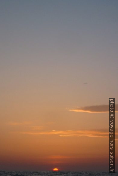 Coucher de soleil sur la plage d'Afrotolakos. Photo © André M. Winter