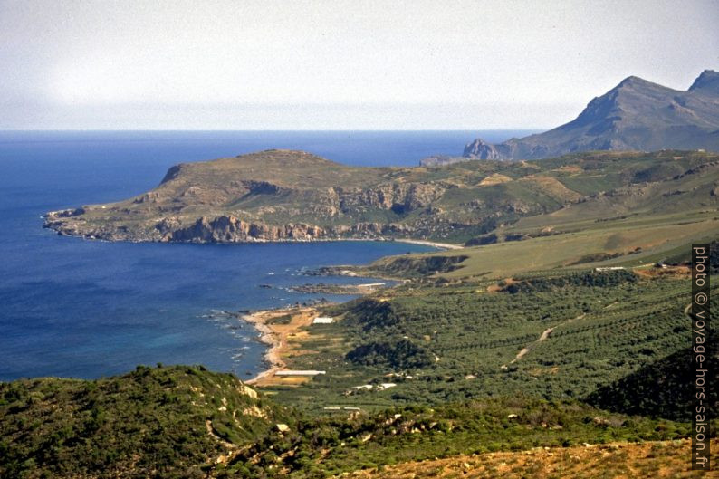 Côte de Sfinari et la Presqu'île de Limaní. Photo © Alex Medwedeff