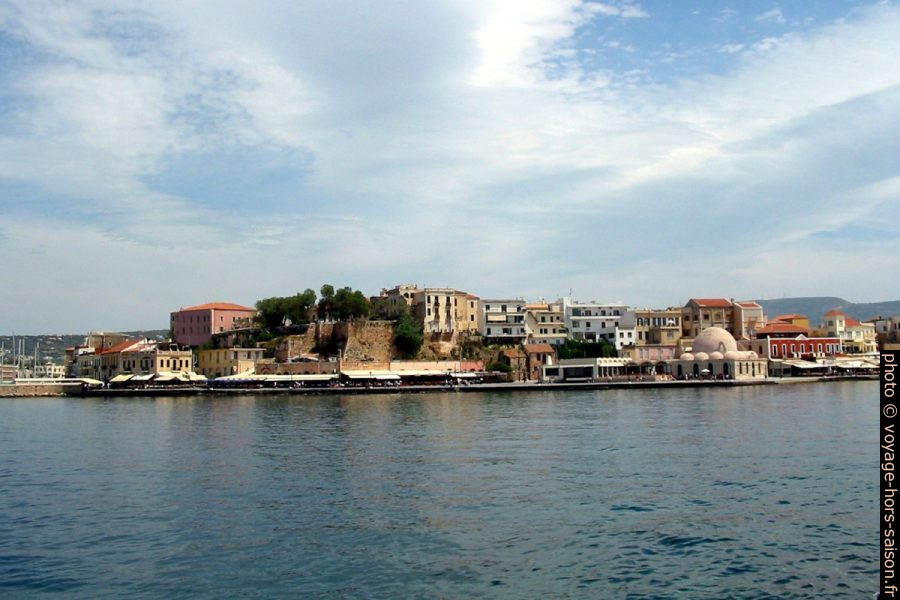 Vue vers la colline Platia Merachias de Hania. Photo © André M. Winter
