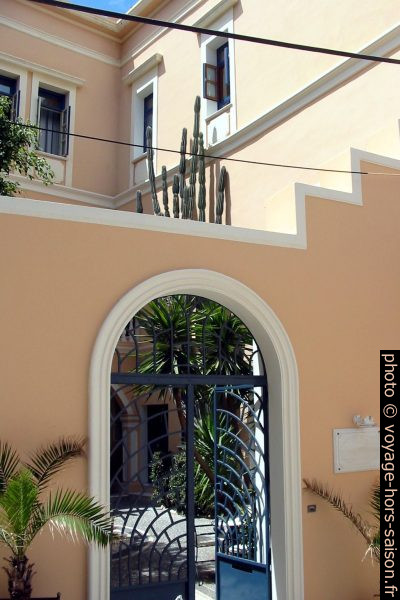 Hôtel de luxe dans le quartier d'Evraiki. Photo © André M. Winter