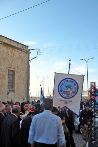 Parade du club de danse Ο Ψηλορείτης. Photo © André M. Winter