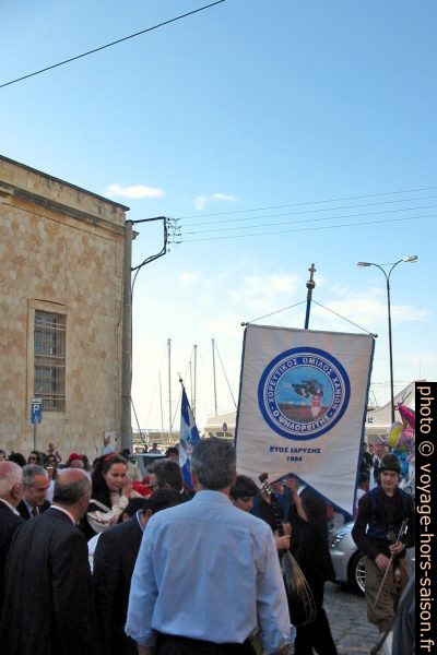 Parade du club de danse Ο Ψηλορείτης. Photo © André M. Winter