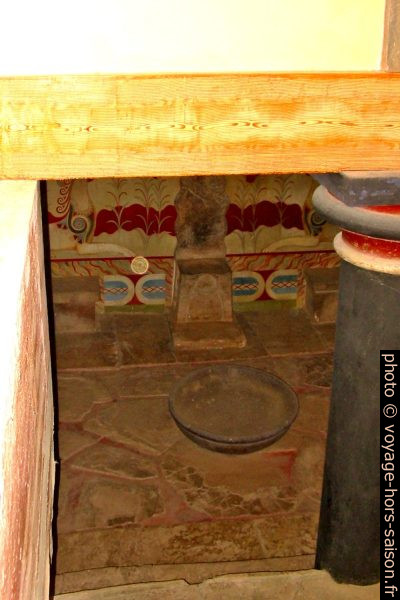 Le trône en alabastre de Cnossos. Photo © André M. Winter