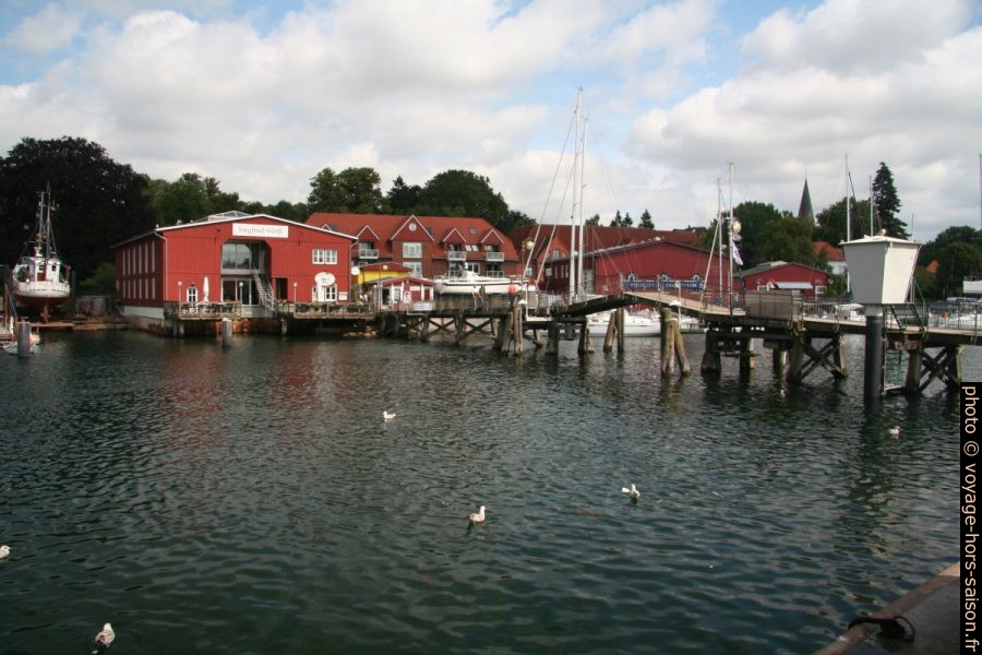 Le chantier naval historique Siegfried-Werft et le pont du port de ville d'Eckernförde. Photo © André M. Winter