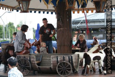 Carrousel médiéval manuel. Photo © André M. Winter